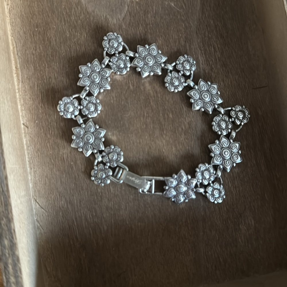 Bright multi colored flower bracelet - Picture 5 of 5